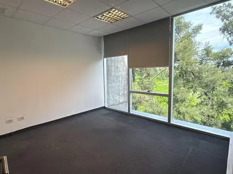 Oficina en alquiler y venta en el Edificio Paralelo 50  Pilar