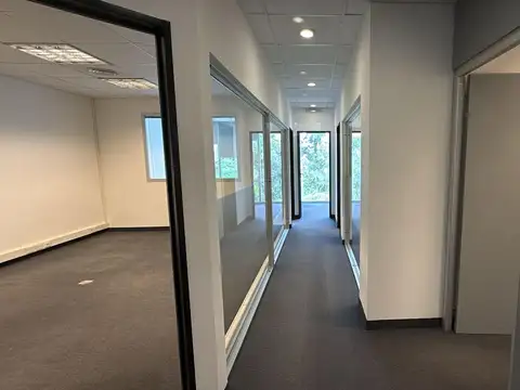 Oficina en alquiler y venta en el Edificio Paralelo 50  Pilar