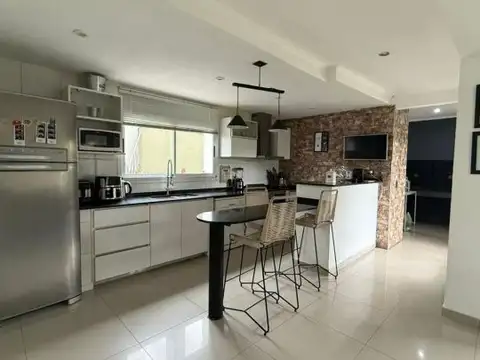 Casa en Alquiler con 1 cochera