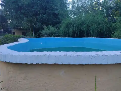 lote con mejoras en La Reja