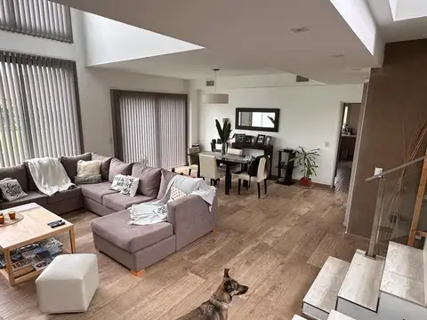 Casa 6 ambientes con 3 baños