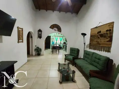 Casa 4 ambientes con 2 baños