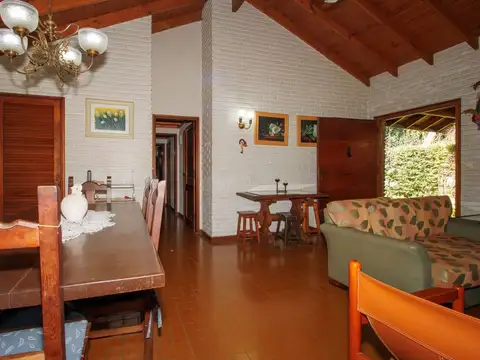 Casa en Venta con 3 cocheras