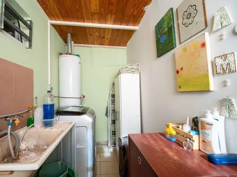 CASA DUPLEX VENTA LA PLATA 3 DORMITORIOS COCHERA