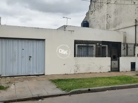 Casa en venta a refaccionar de 3 dormitorios en Jose Leon Suarez