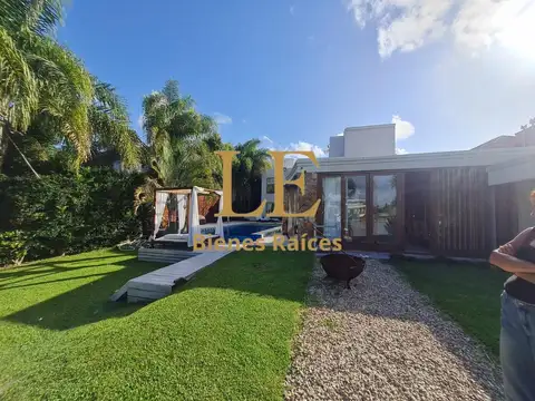 Casa 5 ambientes con 6 baños