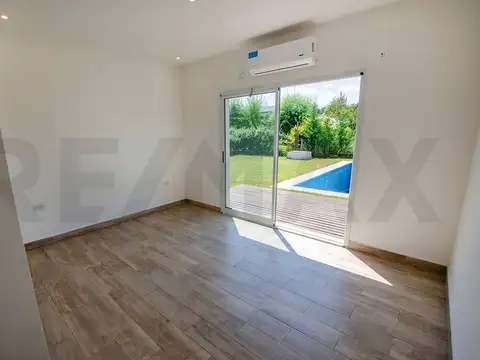 Casa 4 ambientes con 2 baños