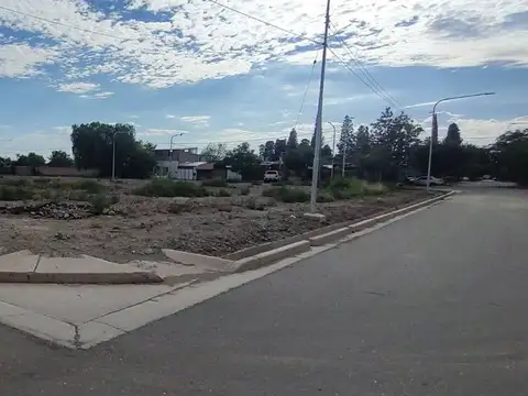 REMAX VENDE LOTE ESQUINA EN MAIPU