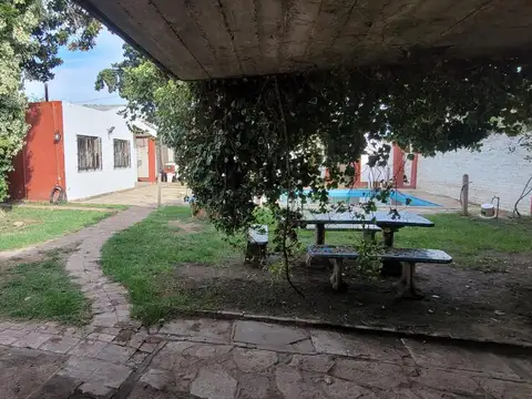 Casa 4 ambientes con 2 baños