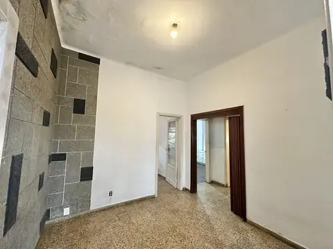 Casa en Venta de 4 ambientes. Patio y terrazas con vistas. Lavadero. Pleno Centro Zárate