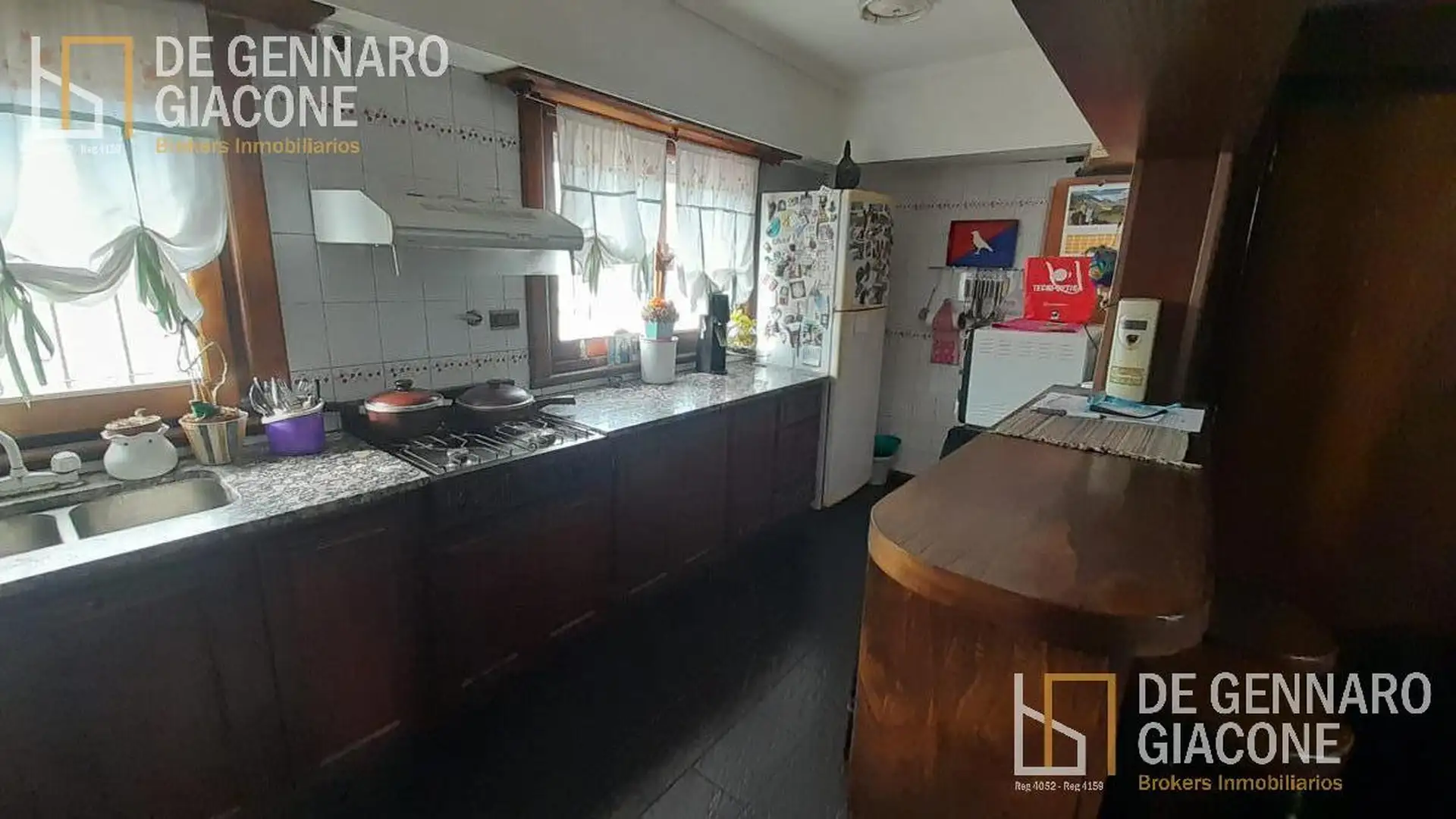 Casa 3 ambientes con galpón sobre calle san Martin