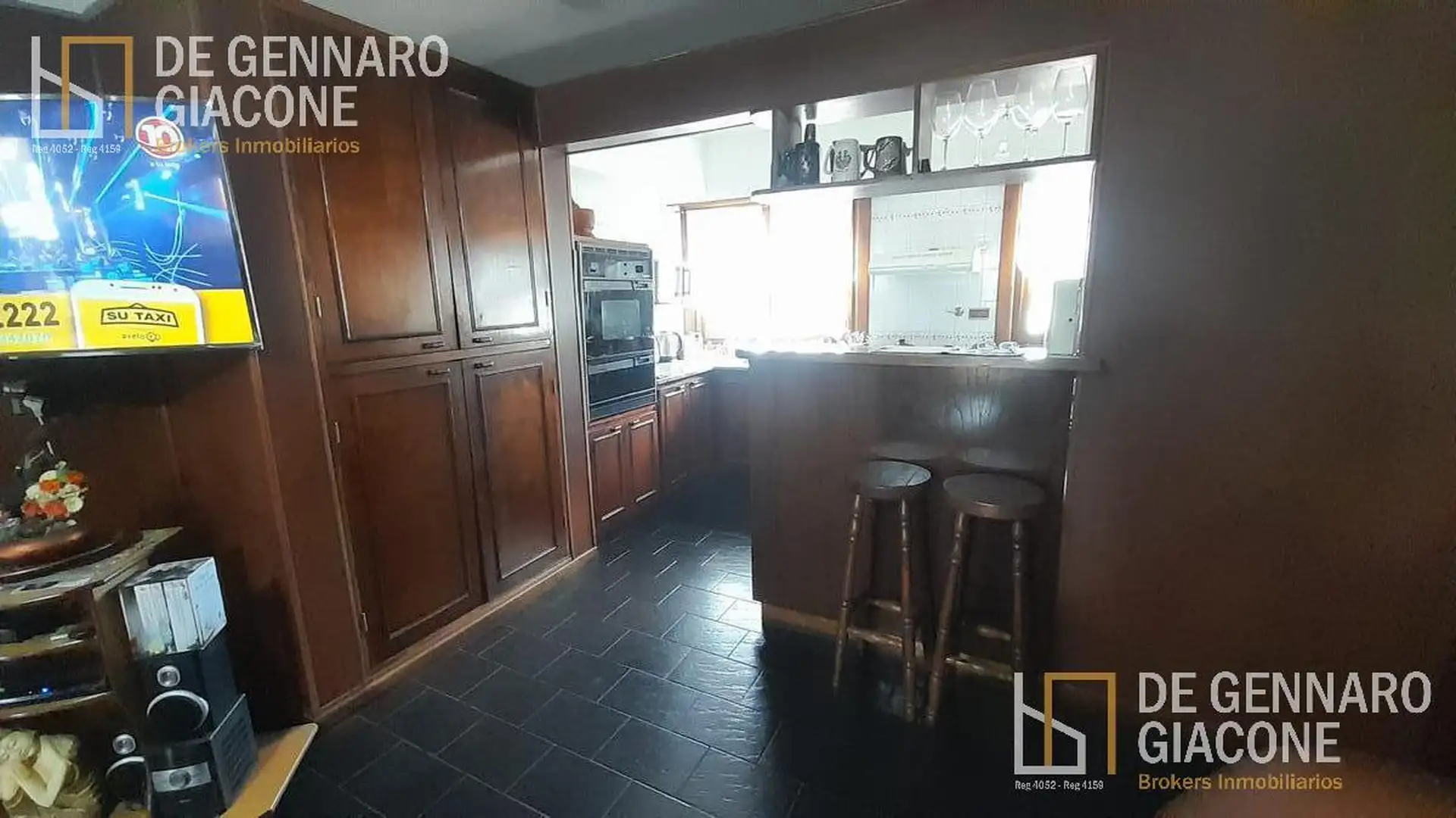 Casa 3 ambientes con galpón sobre calle san Martin