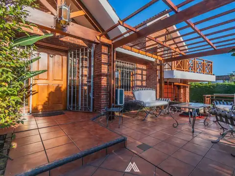 VENTA HERMOSA CASA EN ATLANTIDA 