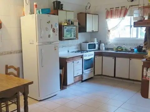 Casa 6 ambientes con 4 baños