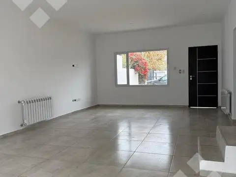 Depto Tipo Casa 6 ambientes con 2 baños
