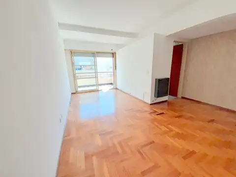 SEMIPISO DE DOS AMBIENTES MUY LUMINOSO