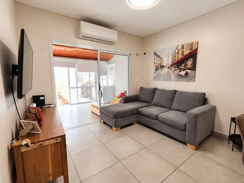 Venta Excelente departamento 2 ambintes con patio en Villa Devoto