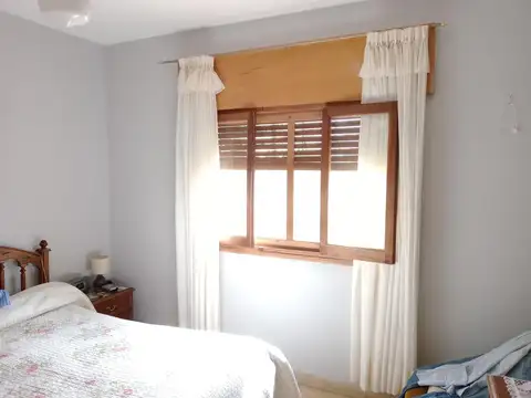 SE VENDE CASA 4 D., + CASA ANTIGUA, GALPON, COCHERA, PILETA!