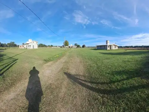 SE VENDE CASA 4 D., + CASA ANTIGUA, GALPON, COCHERA, PILETA!