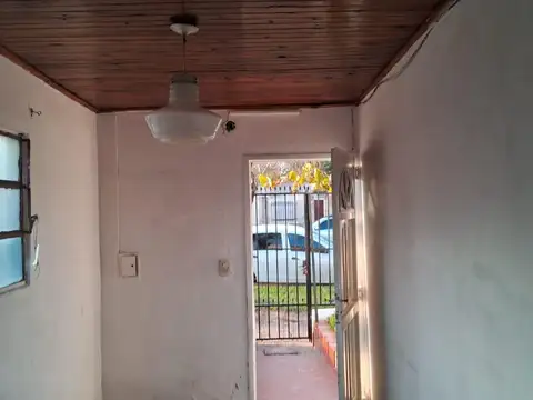 Casa 3 ambientes con 1 baño