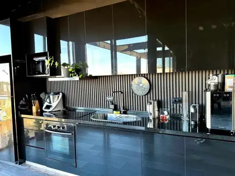 Casa en Venta con 5 cocheras