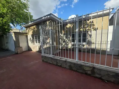 Casa con Galpón Independiente en Venta – Gutiérrez, Maipú
