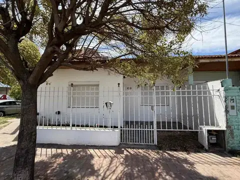 Casa 5 ambientes con 1 baño