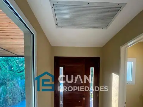 Casa en Alquiler con 3 cocheras