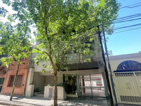 Constitucion al 2900, entre ambrosoni y white