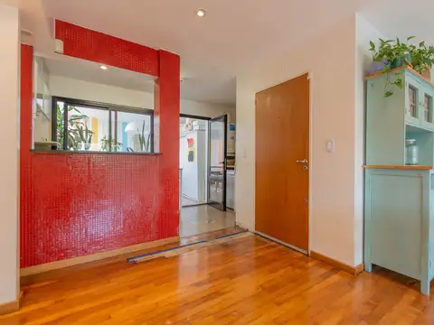 3 ambientes con balcón terraza y terraza propia.