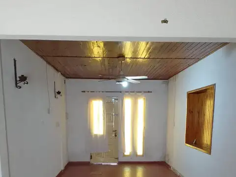 Casa 3 ambientes con 1 baño
