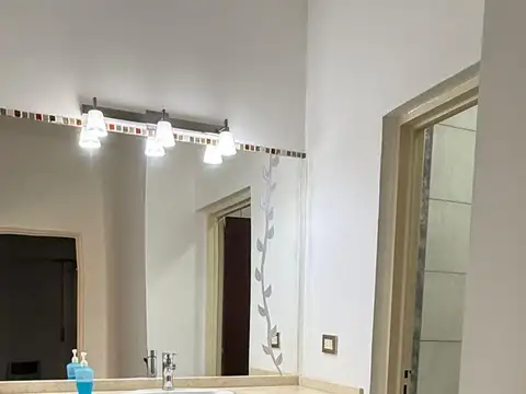 Casa en Venta en Lisandro De La Torre, USD 99.000