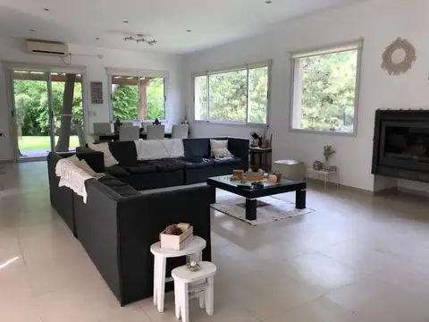 Casa en Alquiler Temporal con 1 cochera