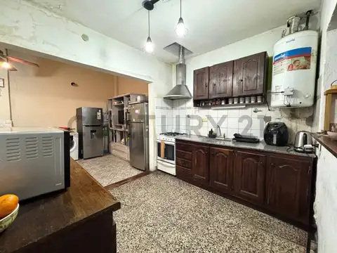 Casa 4 ambientes con 2 baños