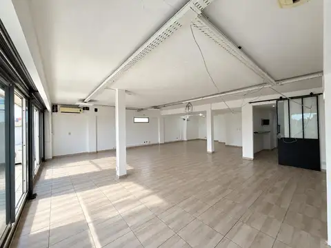 Oficina 3 ambientes con 2 baños