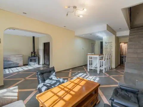 Casa 5 ambientes con 2 baños