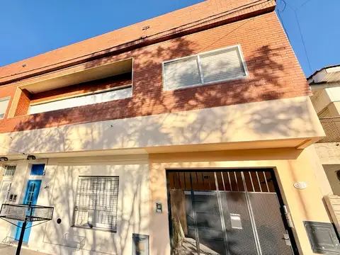 Departamento en venta – Piso completo en planta alta | Excelente estado| Mastropietro al 800