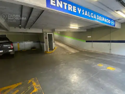 VENTA Cochera fija cubierta en Balvanera  Seguridad 24 horas Acceso cómodo