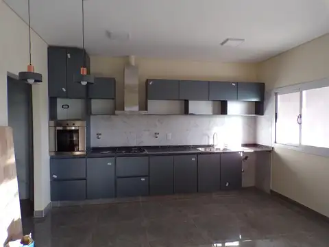 Casa 5 ambientes con 3 baños