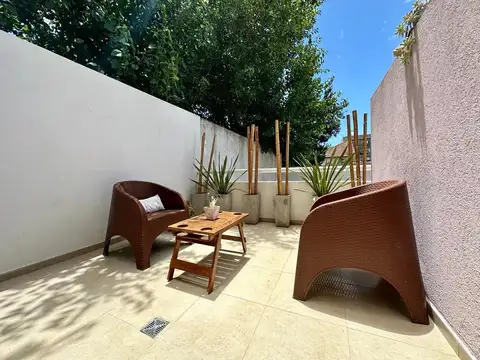 DEPARTAMENTO AMOBLADO CON PATIO EN VENTA