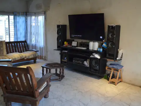 Casa 4 ambientes con 1 baño
