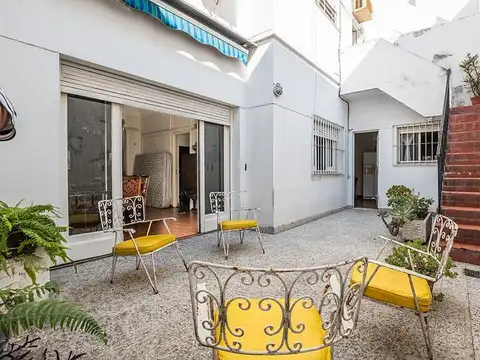 Venta Casa 3 dormitorios Estilo Francés con patio terraza y garage Almagro