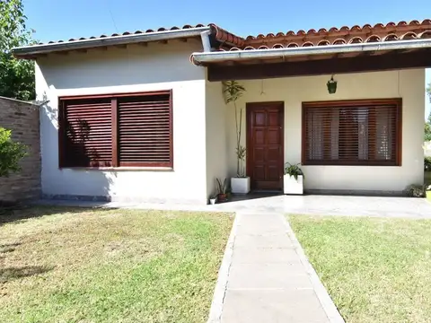 VENTA CASA 4 AMBIENTES CASTELAR SUR + DEPOSITO