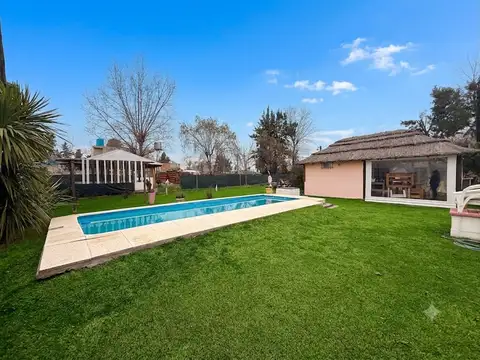 Casa en Venta con 3 cocheras