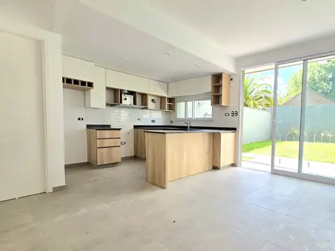 Casa 4 ambientes con 1 baño