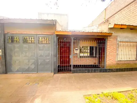 Casa 5 ambientes con 2 baños