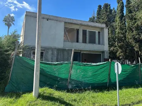 Casa Moderna a Terminar en Club Privado Loma Verde