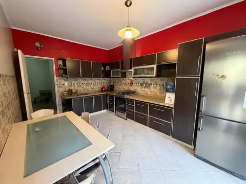 Casa 5 ambientes con 2 baños