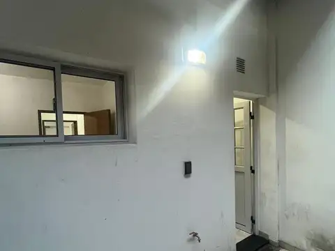 Depto Tipo Casa en Alquiler en Villa Lynch, $ 700.000