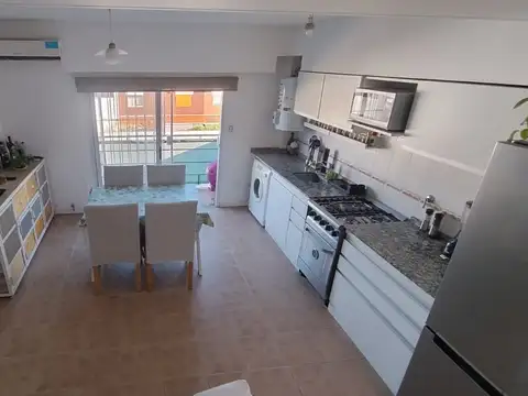 Depto Tipo Casa en Venta con 1 cocheras